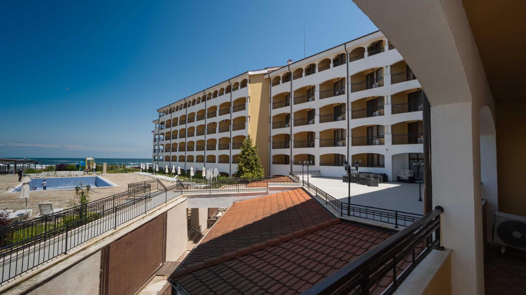 Първа Линия Хотел С Адрес К-С Реджина Маре Царево Tsarevo Exterior photo